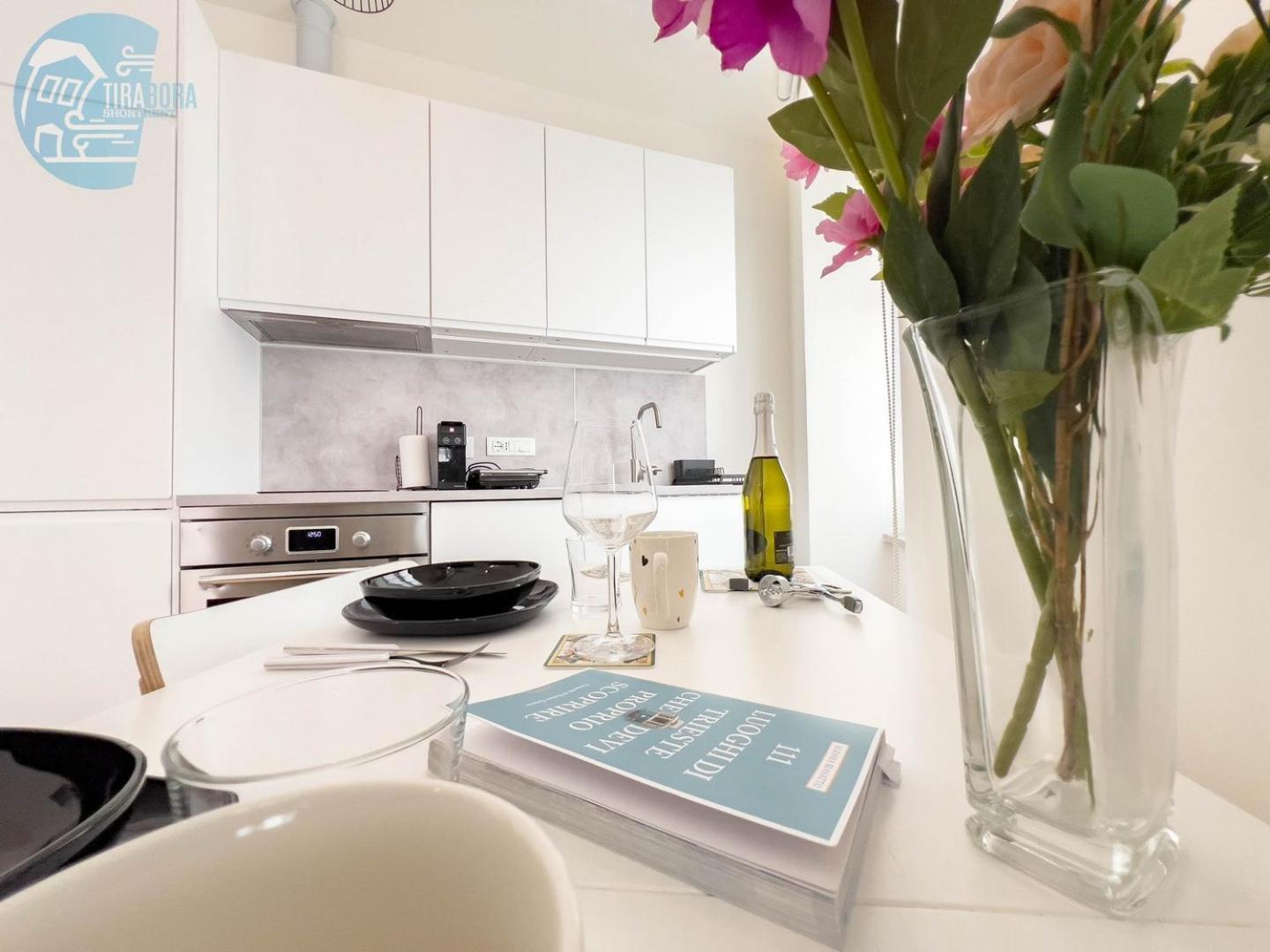 Ferienwohnung Corridoni 2B Tirabora Short Rent Triest Exterior foto
